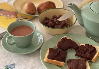 We tried a 1940s Ministry of Food mock Chocolate Spread recipe