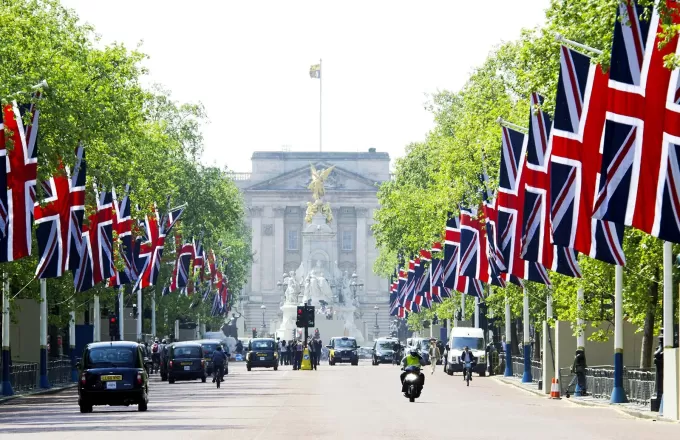English Etiquette: Good manners for a modern world