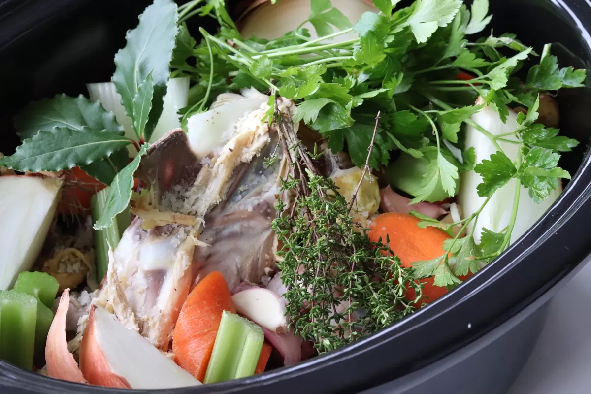 Homemade chicken stock bone broth recipe