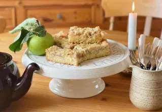 Best Ever Apple Crumble Cake Recipe