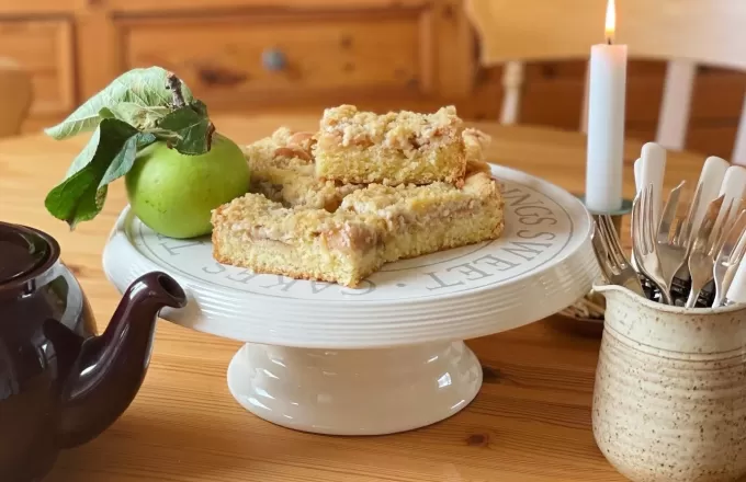 Best Ever Apple Crumble Cake Recipe