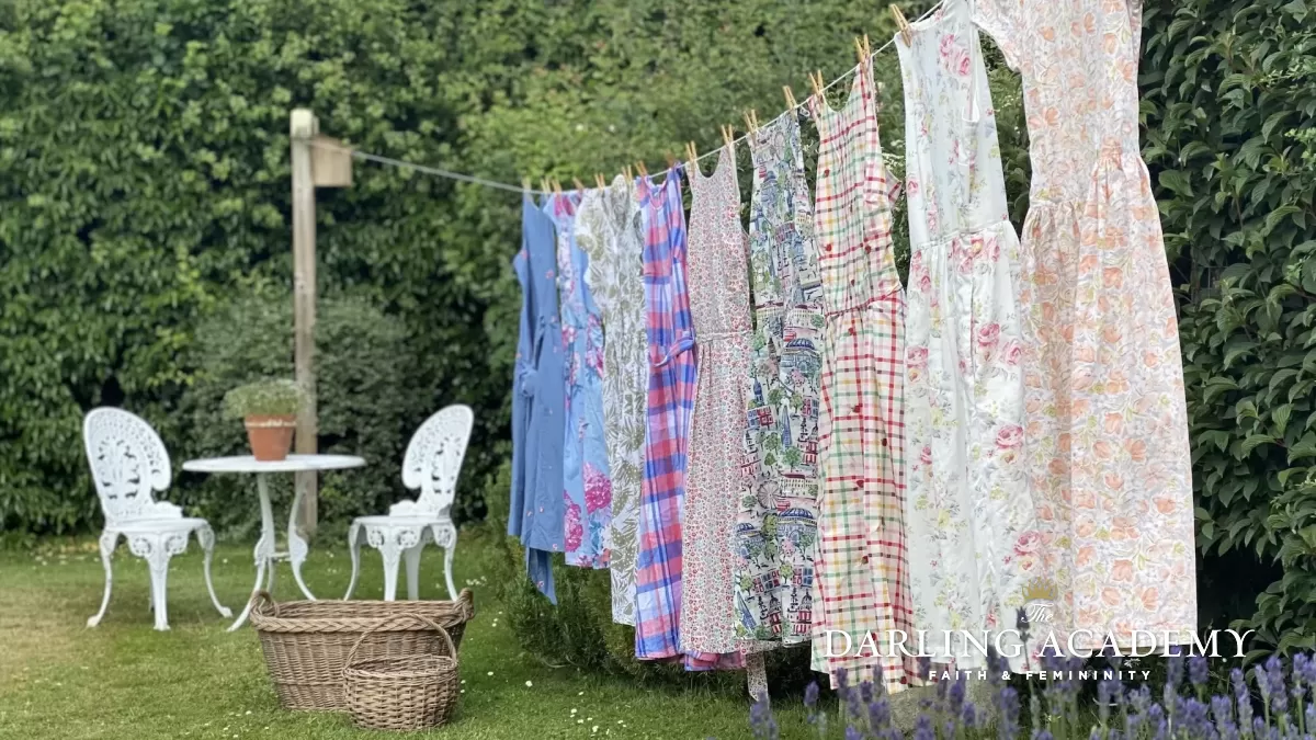 Dresses Post Slide